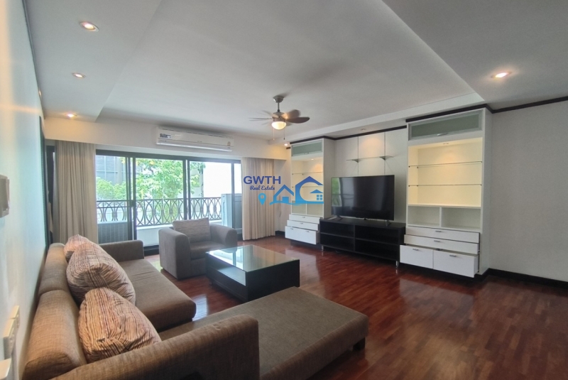 2 bedrooms for rent close to Asok BTS