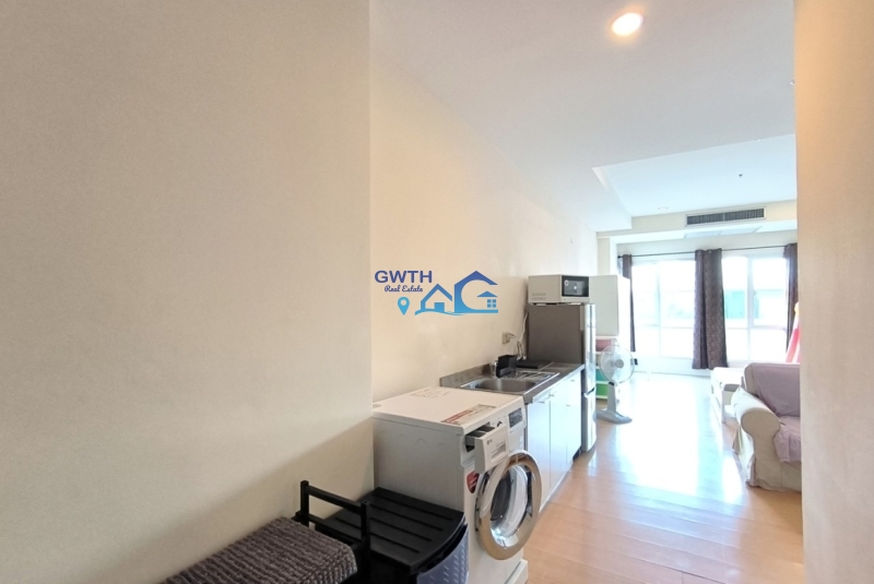 Studio for rent, Nana BTS