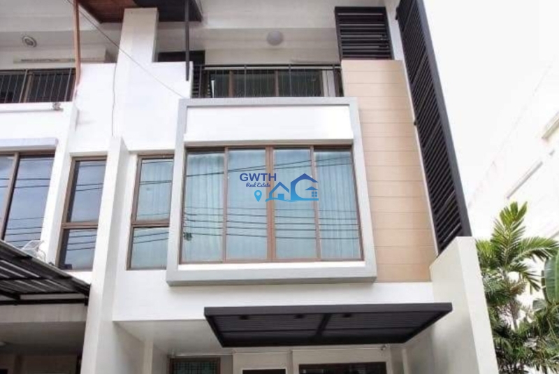 Bang Chak BTS, Townhouse 3 BRs for rent