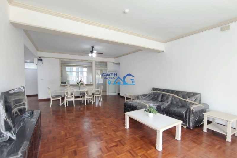 3 bedrooms pet friendly apartment