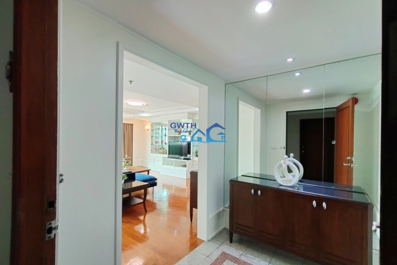 2 bedrooms for rent near Asok BTS